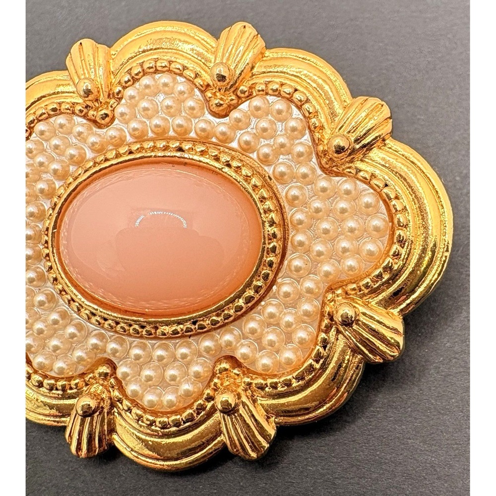 Vintage Avon Victorian Spring Brooch Faux Pearl Pink Cabochon Gold Tone Scallop - Picture 3 of 6
